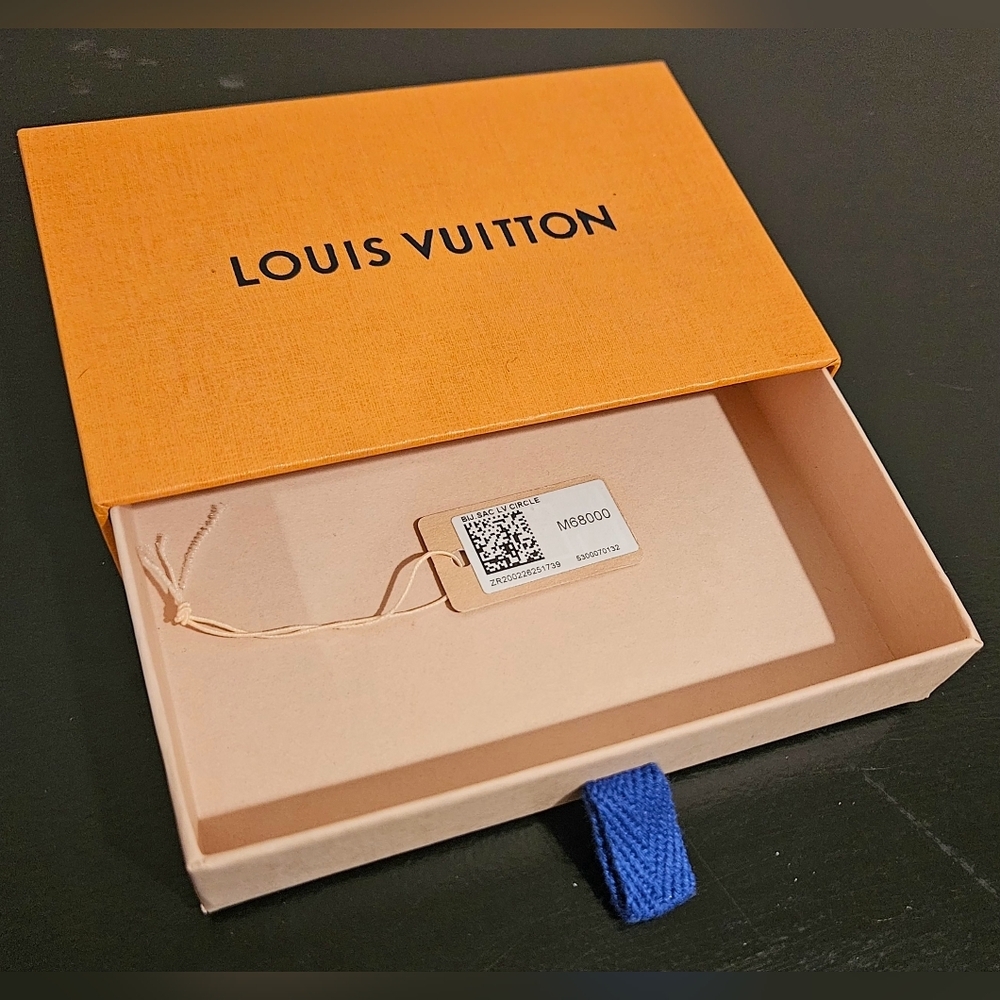 Louis Vuitton LV Circle Bag Charm Key Holder Drawer Box M68000 Tag Packaging